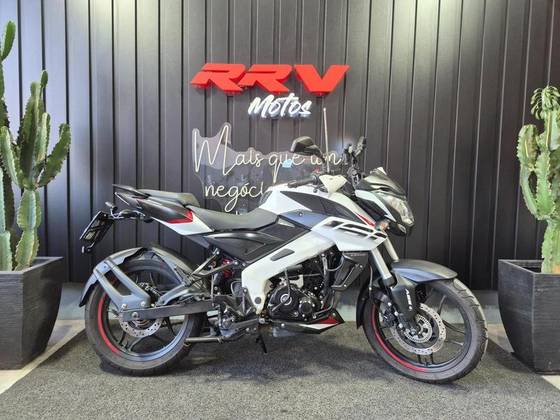 BAJAJ DOMINAR 160 